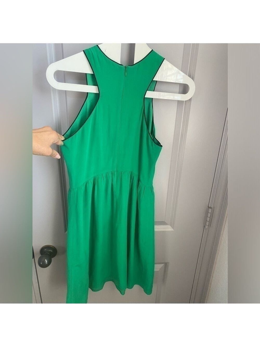 Mm Couture Dresses sleeveless, size small seaming/ piping in black pre loved - Picture 10 of 10